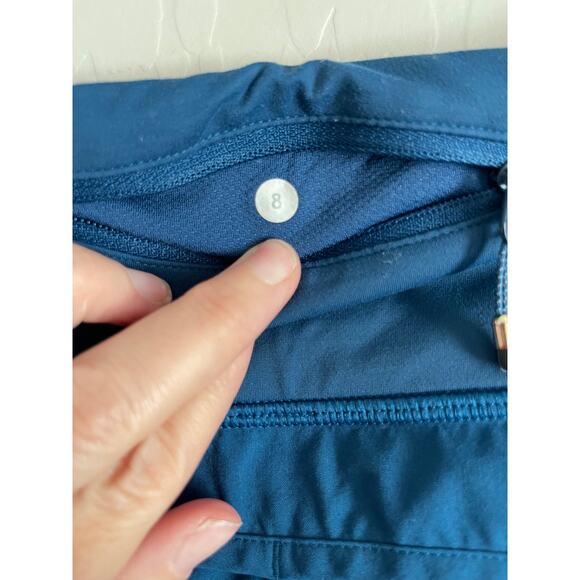 Lululemon Blue Lined Workout Shorts -8 - Picture 3 of 5
